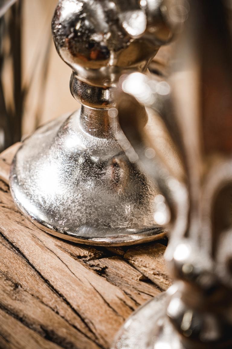 MN_Ambiente_27_05_2021-00060 Lilie Deko Statue aus Metall in der Farbe Silber