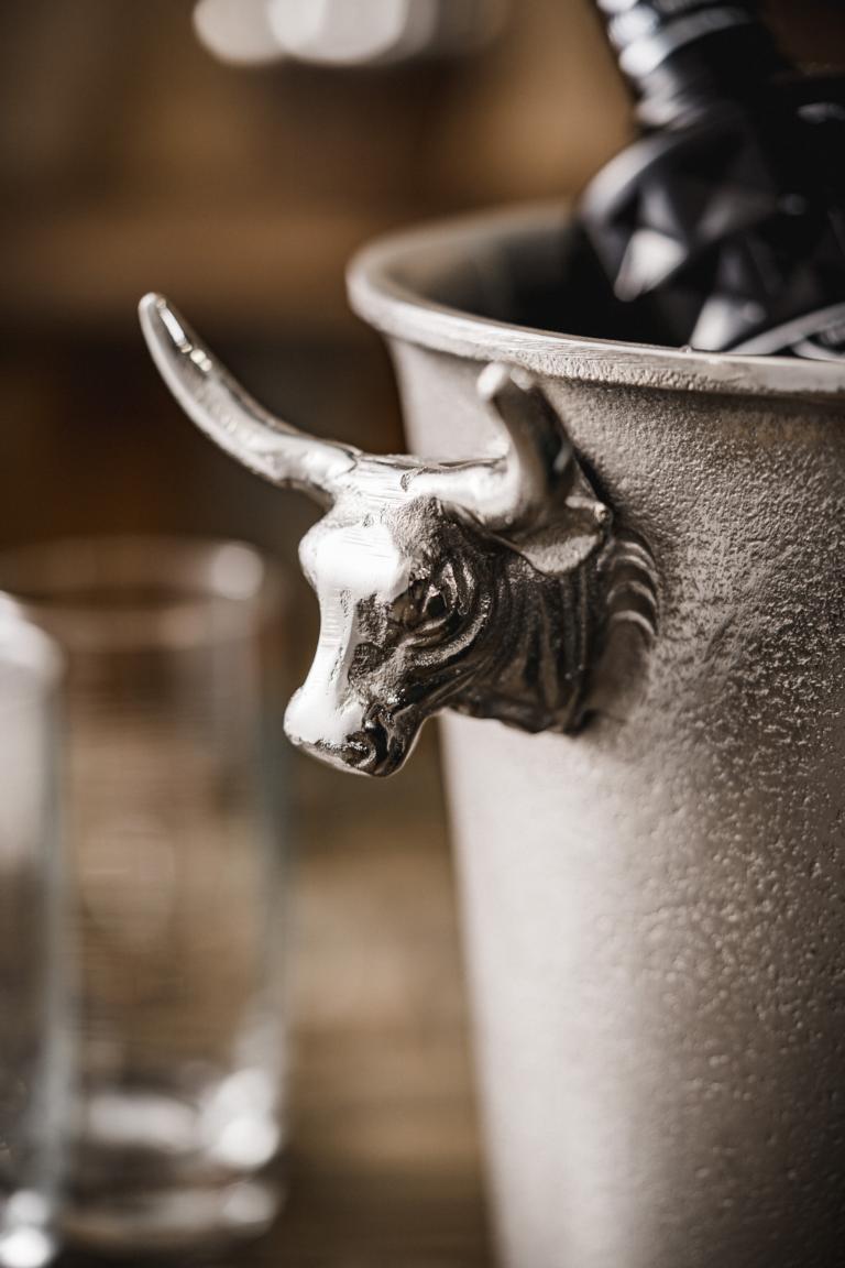 MN_Ambiente_27_05_2021-00018 Flaschenkühler mit einem Stierkopf in der Farbe Silber aus Metall