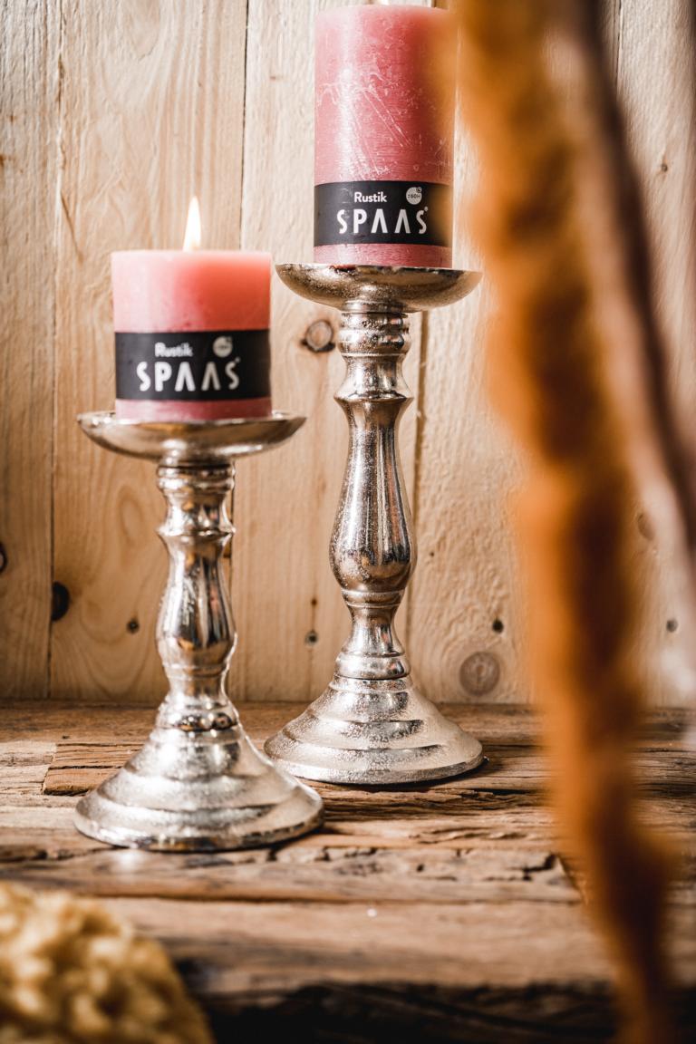 MN_Ambiente_01_10_2021-00029 Kerzenständer 2er Set aus Metall in der Farbe Silber