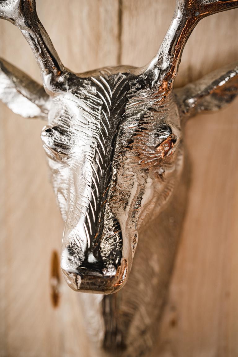 MN_Ambiente_05_07_2021-00056 Hirschgeweih Hirschkopf Geweih Silber aus Metall Wanddekoration