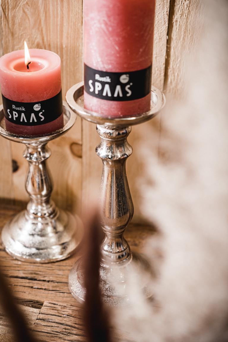 MN_Ambiente_01_10_2021-00030 Kerzenständer 2er Set aus Metall in der Farbe Silber