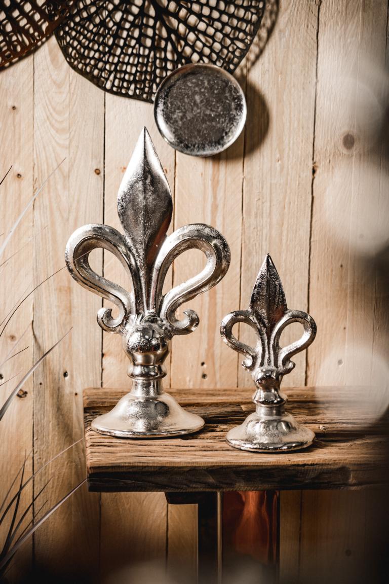 MN_Ambiente_27_05_2021-00063 Lilie Deko Statue aus Metall in der Farbe Silber