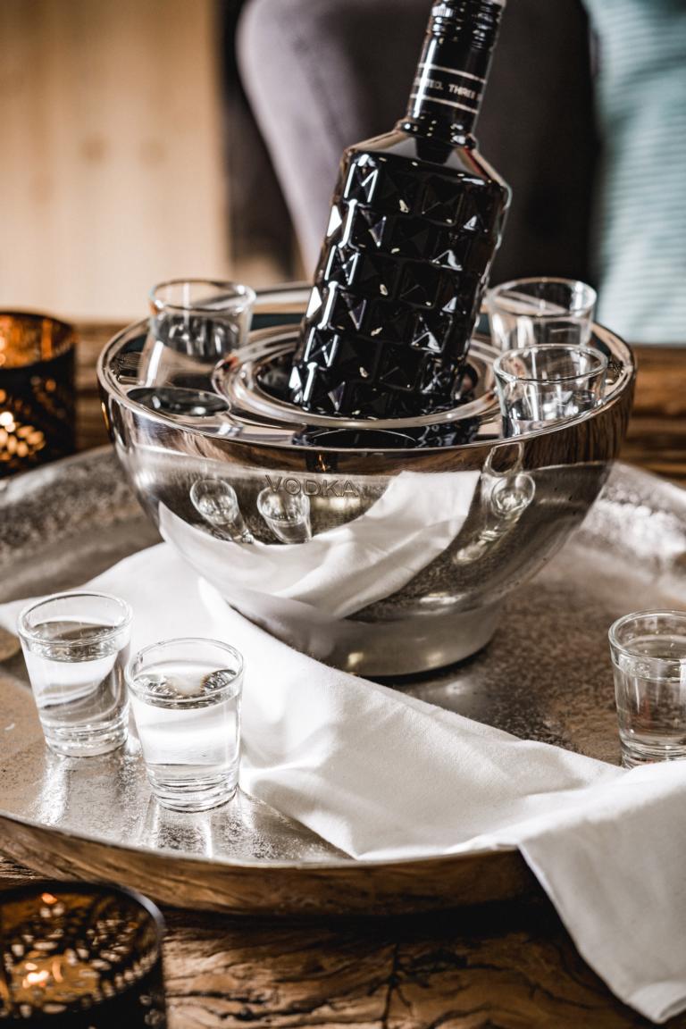 Wodkakühler Flaschenkühler für Wodka Spirituosen Silber aus Edelstahl mit Gläsern Wodka Kühler Silber Edelstahl mit 6 Gläsern