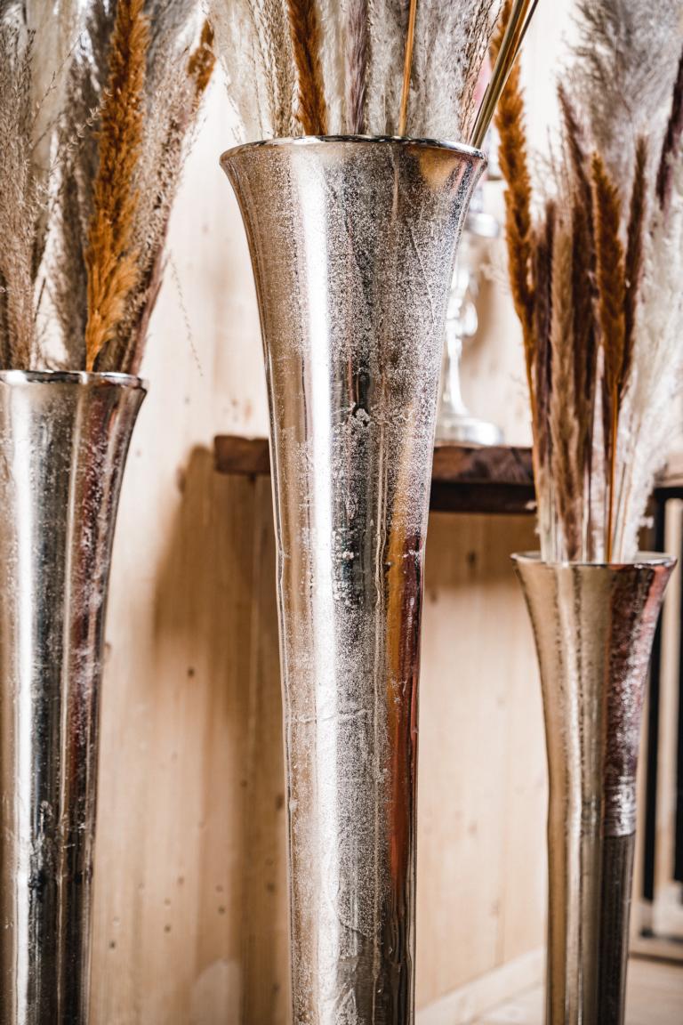 MN_Ambiente_01_10_2021-00008 Bodenvase Vase Silber aus Metall