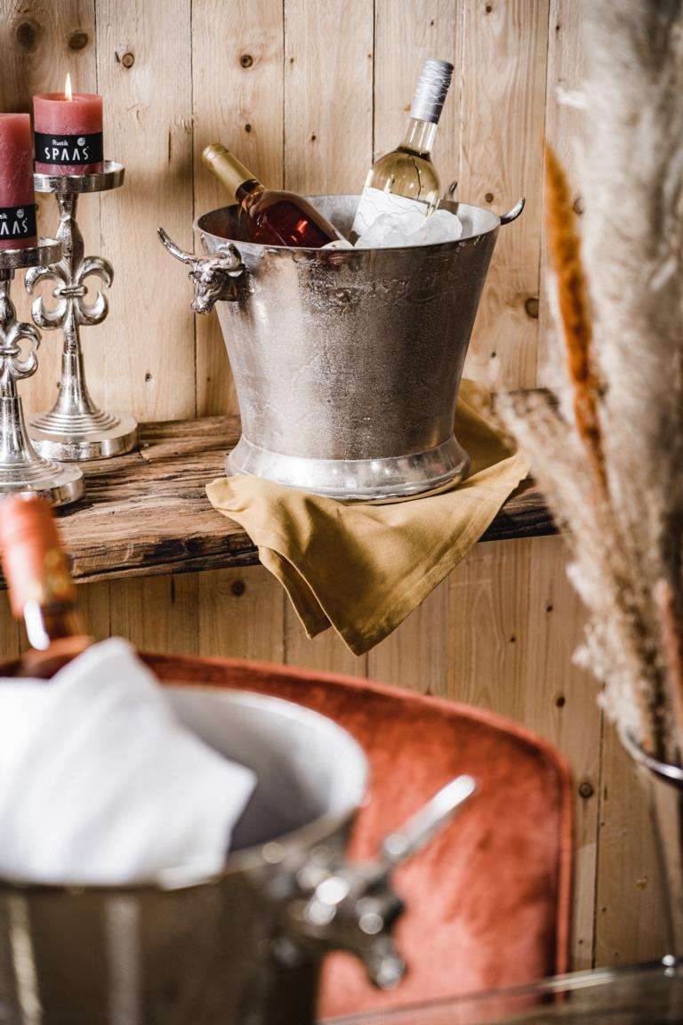 MN_Ambiente_01_10_2021-00060 Flaschenkühler XL Silber aus Metall mit Stierkopf