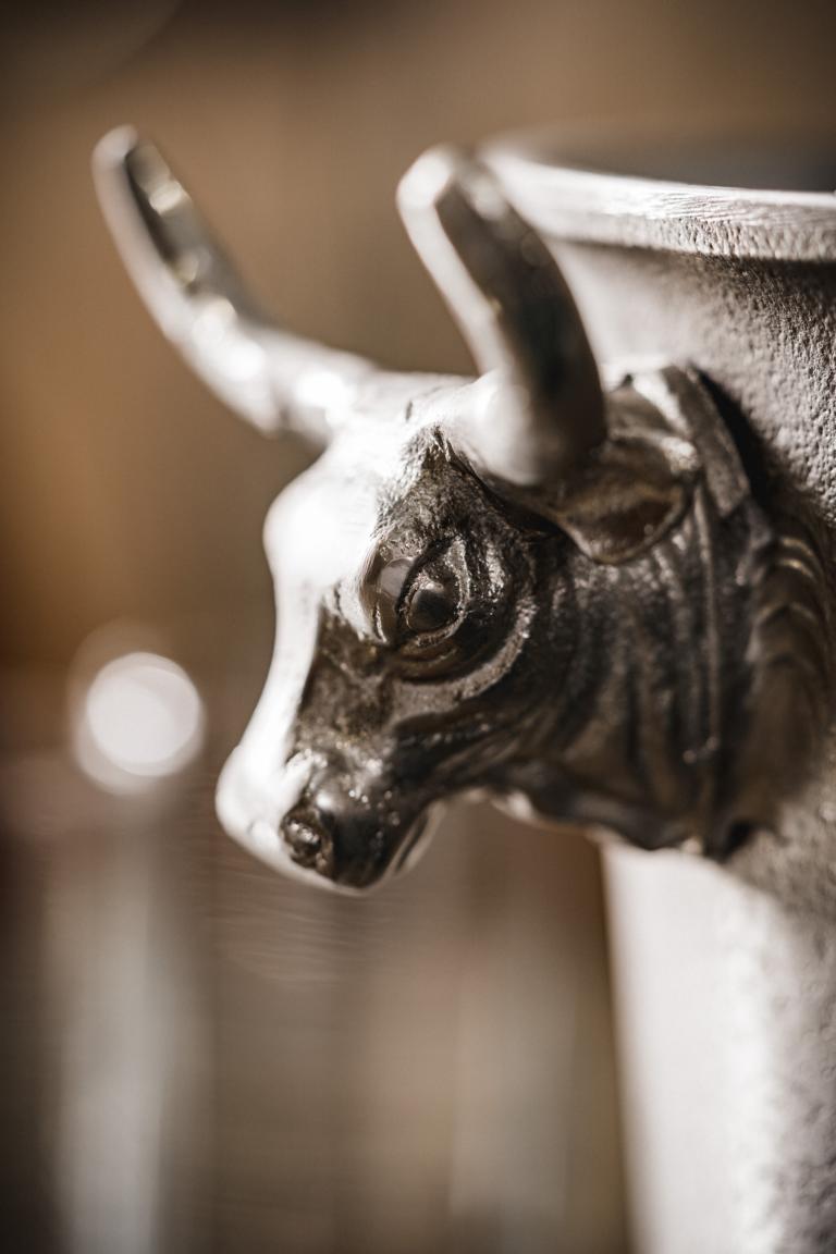 MN_Ambiente_27_05_2021-00020 Flaschenkühler mit einem Stierkopf in der Farbe Silber aus Metall