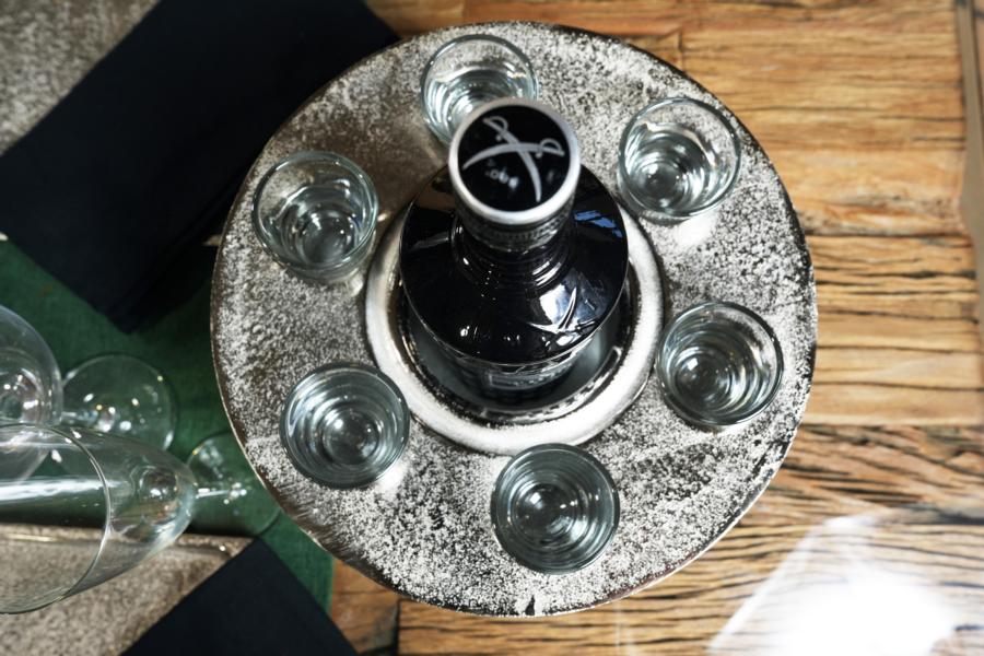 Wodka-K-hler-Spirituosen-Metall-Silber-10-fotor-20231220134940 Kühler für Spirituosen mit 6 Gläsern