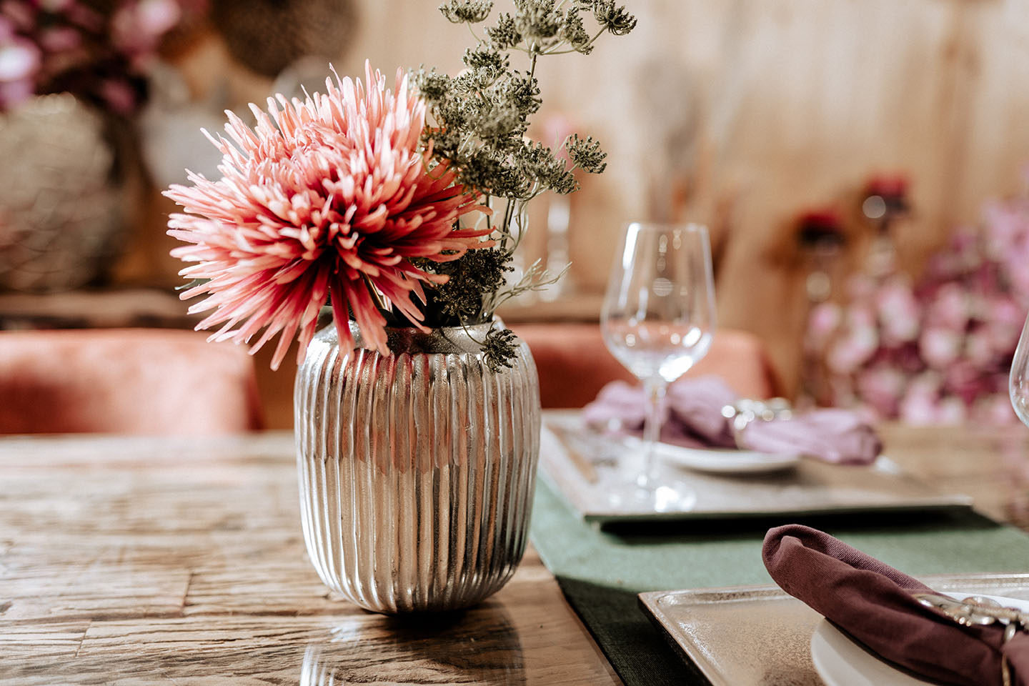KATHRIN_BARNETZKE_Noll-19112022-Ambiente-61AX84HqYaVN1k5 Vase Silber Rund aus Metall