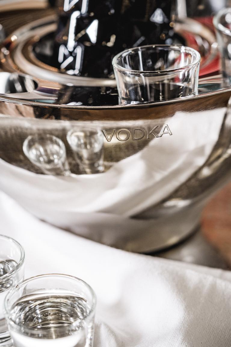 Wodkakühler Flaschenkühler für Wodka Spirituosen Silber aus Edelstahl mit Gläsern Wodka Kühler Silber Edelstahl mit 6 Gläsern