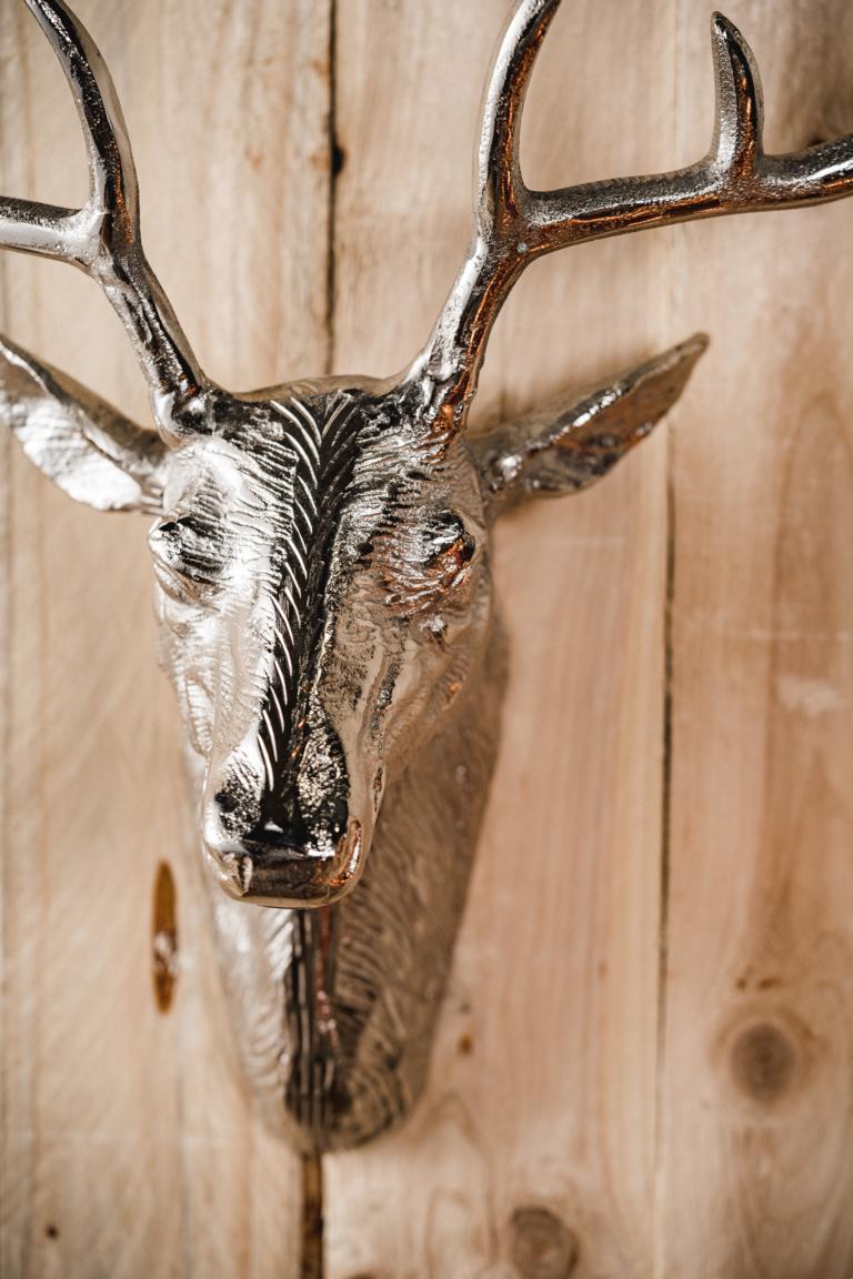 MN_Ambiente_05_07_2021-00057 Hirschgeweih Hirschkopf Geweih Silber aus Metall Wanddekoration