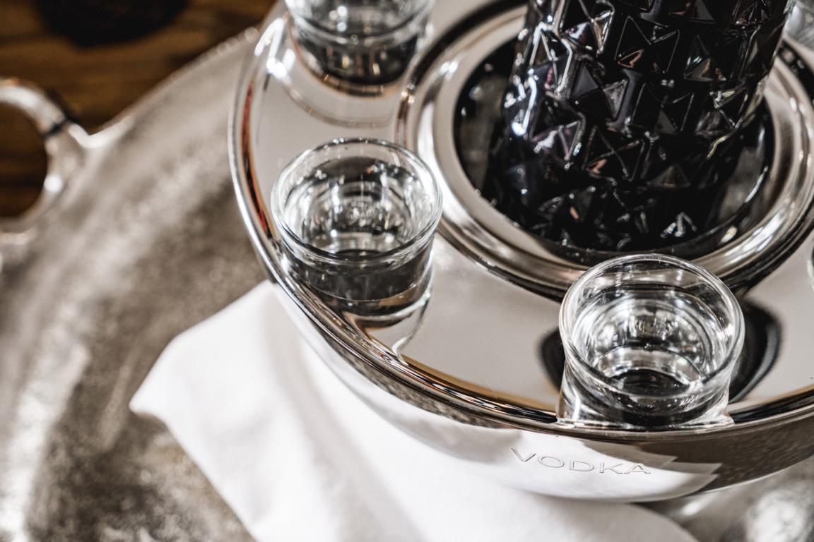 Wodkakühler Flaschenkühler für Wodka Spirituosen Silber aus Edelstahl mit Gläsern Wodka Kühler Silber Edelstahl mit 6 Gläsern