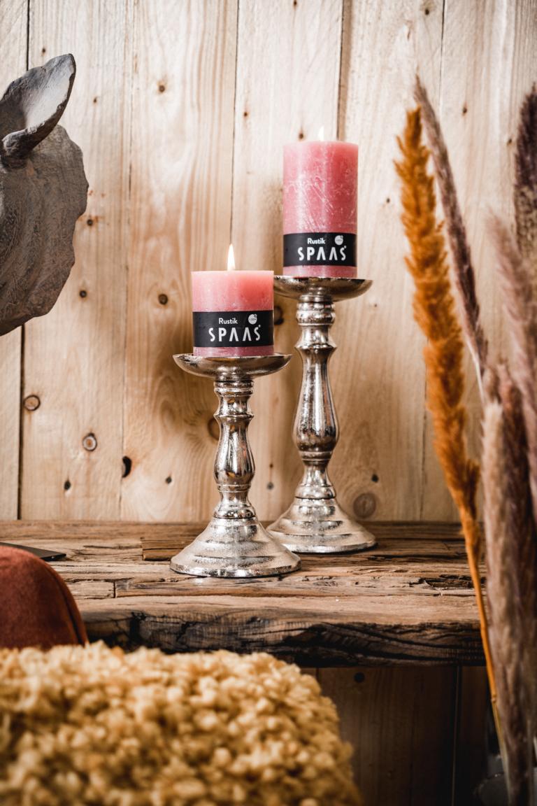 MN_Ambiente_01_10_2021-00024 Kerzenständer 2er Set aus Metall in der Farbe Silber