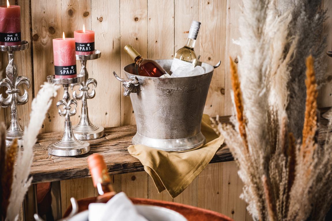 MN_Ambiente_01_10_2021-00061 Flaschenkühler Silber aus Metall mit Stierkopf