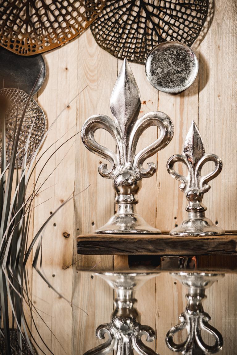 MN_Ambiente_27_05_2021-00058 Lilie Deko Statue aus Metall in der Farbe Silber