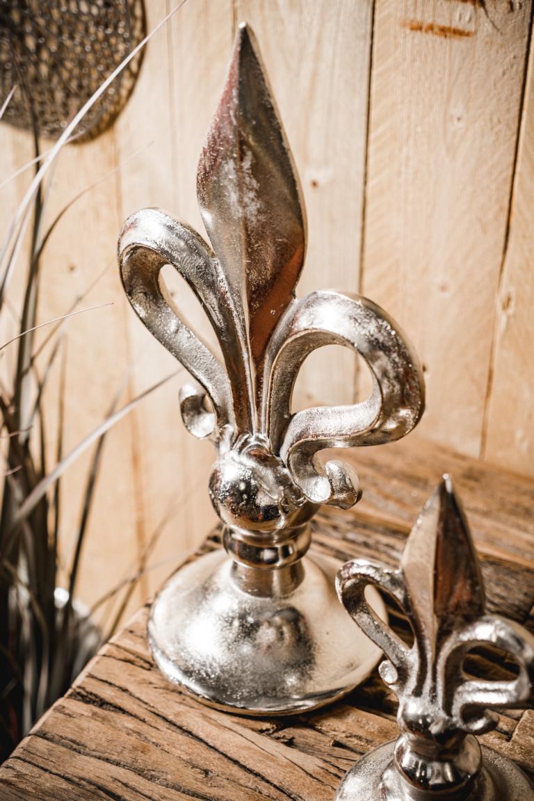 MN_Ambiente_27_05_2021-00059 Lilie Deko Statue aus Metall in der Farbe Silber