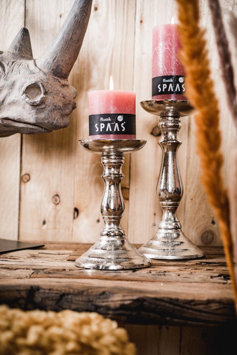 MN_Ambiente_01_10_2021-00027 Kerzenständer 2er Set aus Metall in der Farbe Silber