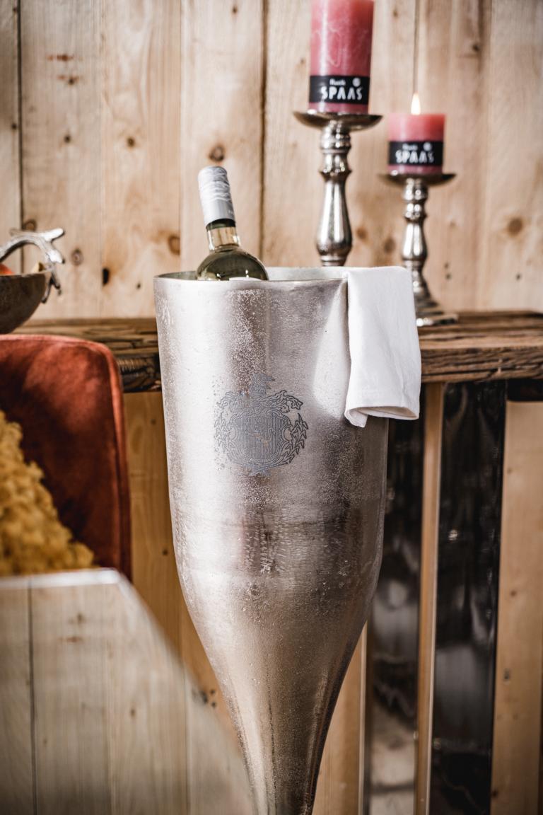 MN_Ambiente_01_10_2021-00070 Flaschenkühler auf Ständer / Standfuß Silber aus Metall