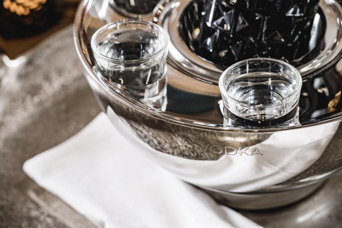 Wodkakühler Flaschenkühler für Wodka Spirituosen Silber aus Edelstahl mit Gläsern Wodka Kühler Silber Edelstahl mit 6 Gläsern
