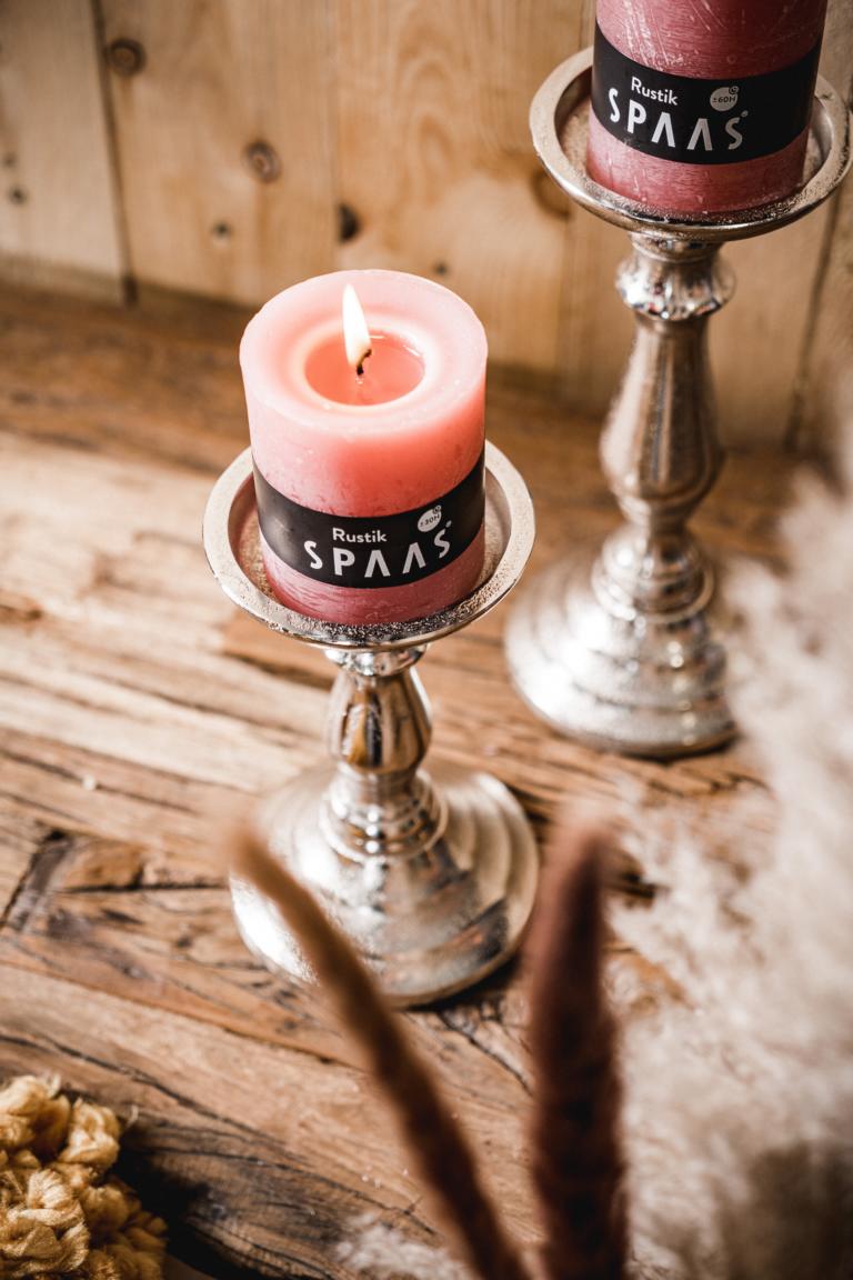 MN_Ambiente_01_10_2021-00031 Kerzenständer 2er Set aus Metall in der Farbe Silber